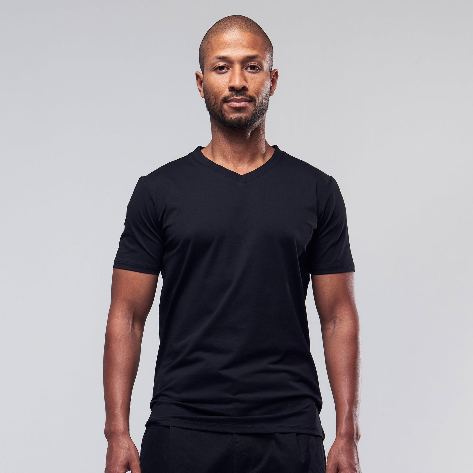 Le t-shirt col V | COLVBLACK1.jpg