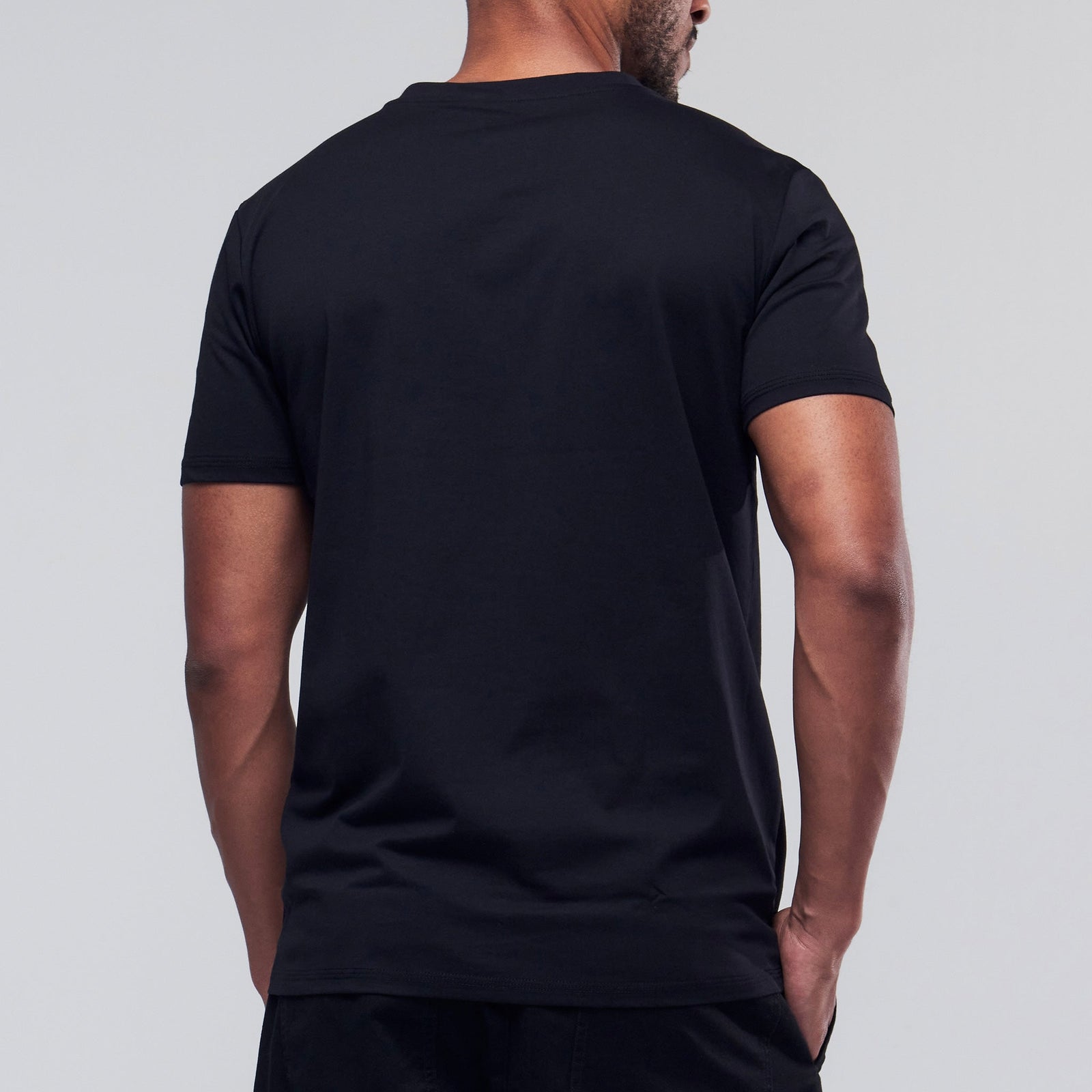 Le t-shirt col V | COLVBLACK2.jpg